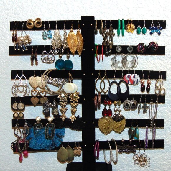 Vintage to Modern Lot of 50 pairs of earrings - Picture 2 of 4